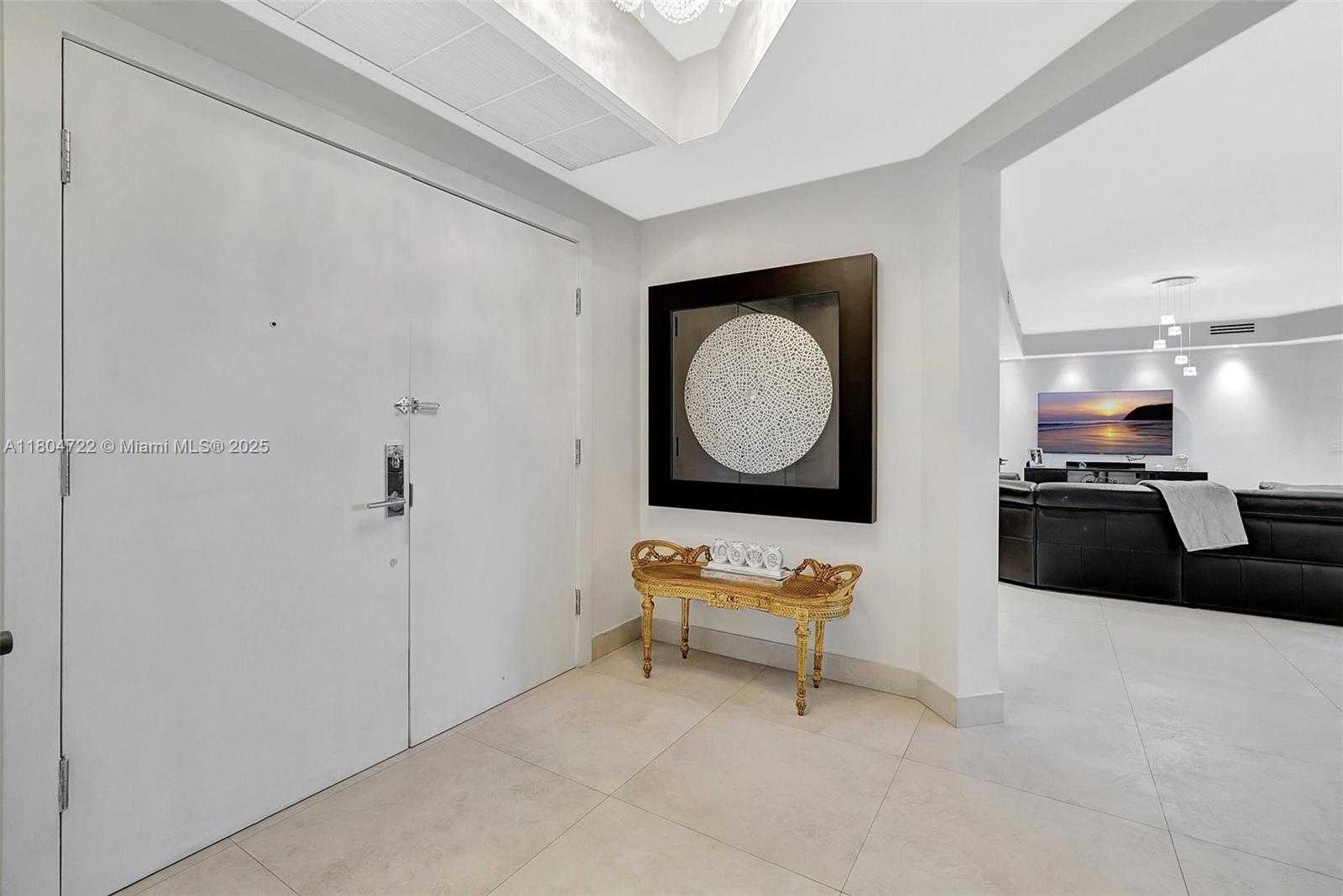 Small Image of 21200 POINT PL #403, Aventura Number 23