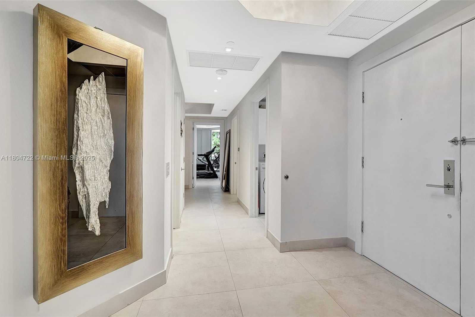 Small Image of 21200 POINT PL #403, Aventura Number 25
