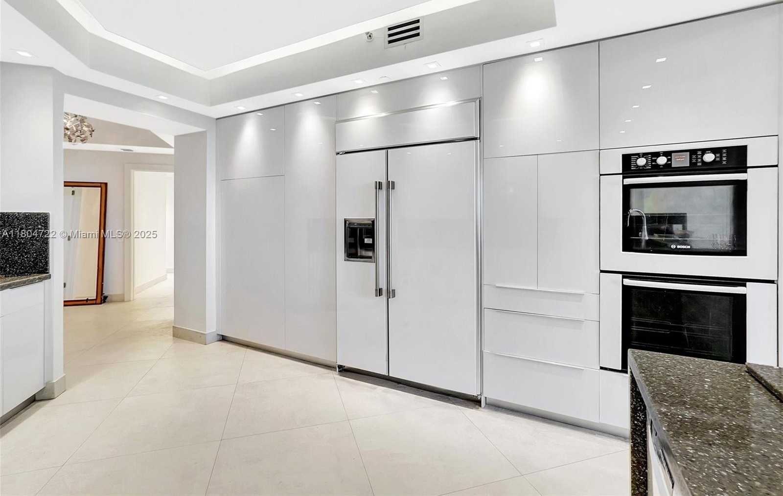 Small Image of 21200 POINT PL #403, Aventura Number 28