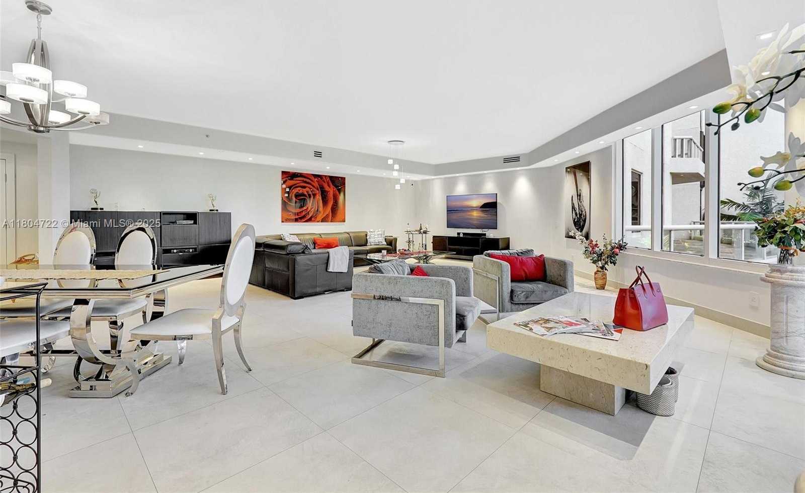 Small Image of 21200 POINT PL #403, Aventura Number 3