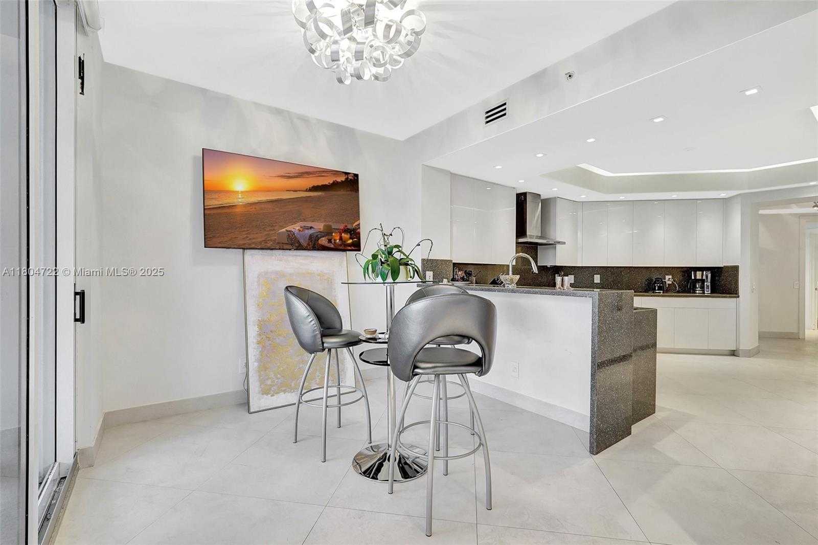 Small Image of 21200 POINT PL #403, Aventura Number 31