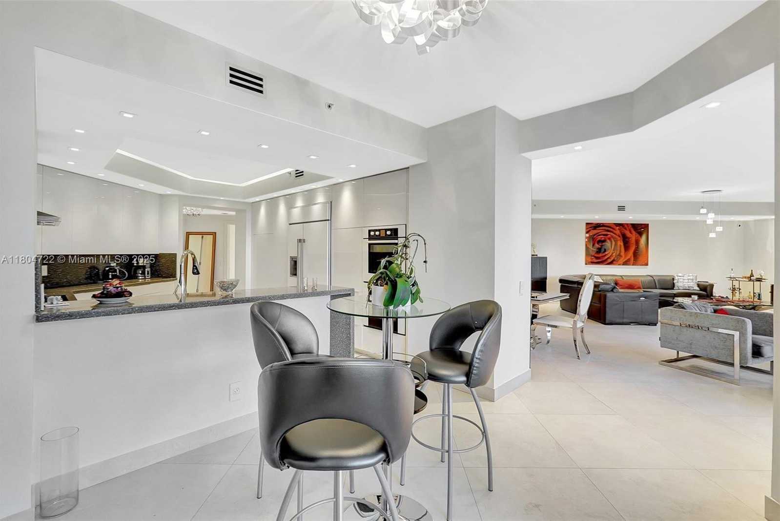 Small Image of 21200 POINT PL #403, Aventura Number 32