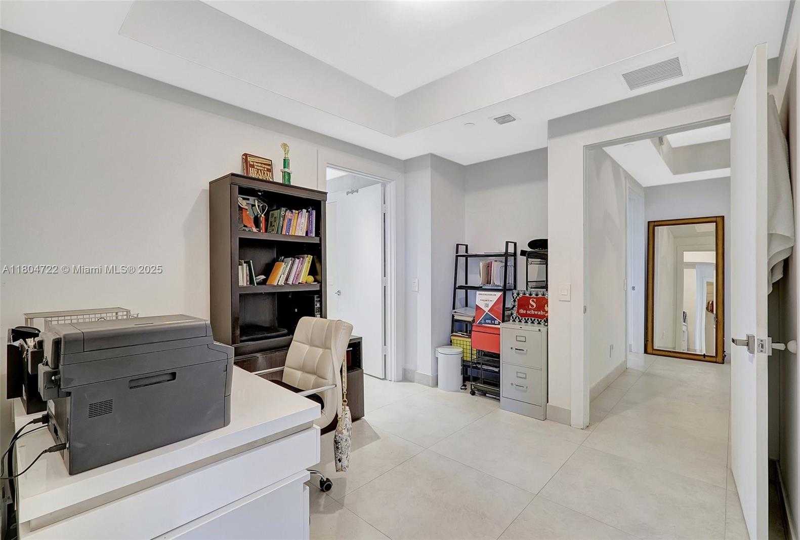 Small Image of 21200 POINT PL #403, Aventura Number 38