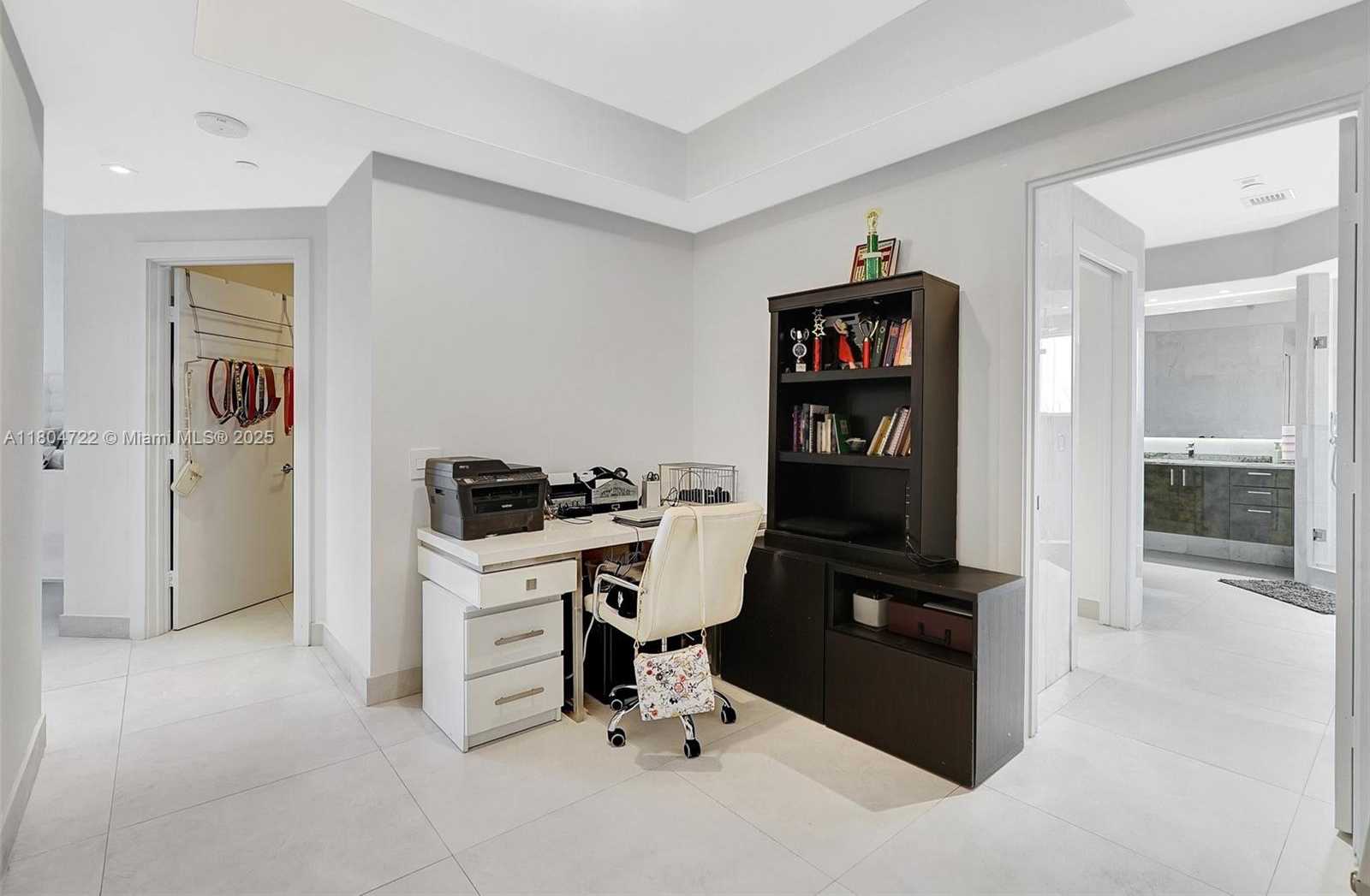 Small Image of 21200 POINT PL #403, Aventura Number 39