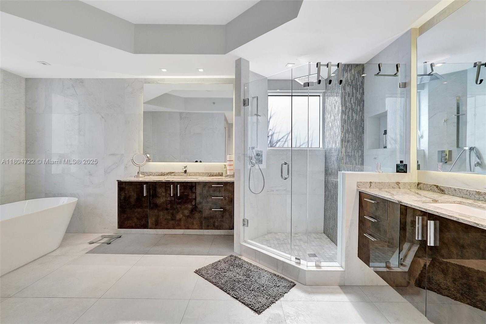 Small Image of 21200 POINT PL #403, Aventura Number 40