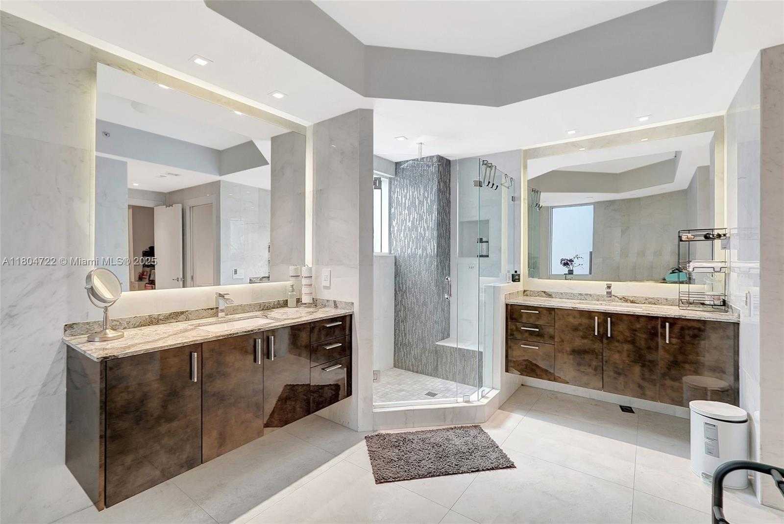 Small Image of 21200 POINT PL #403, Aventura Number 41