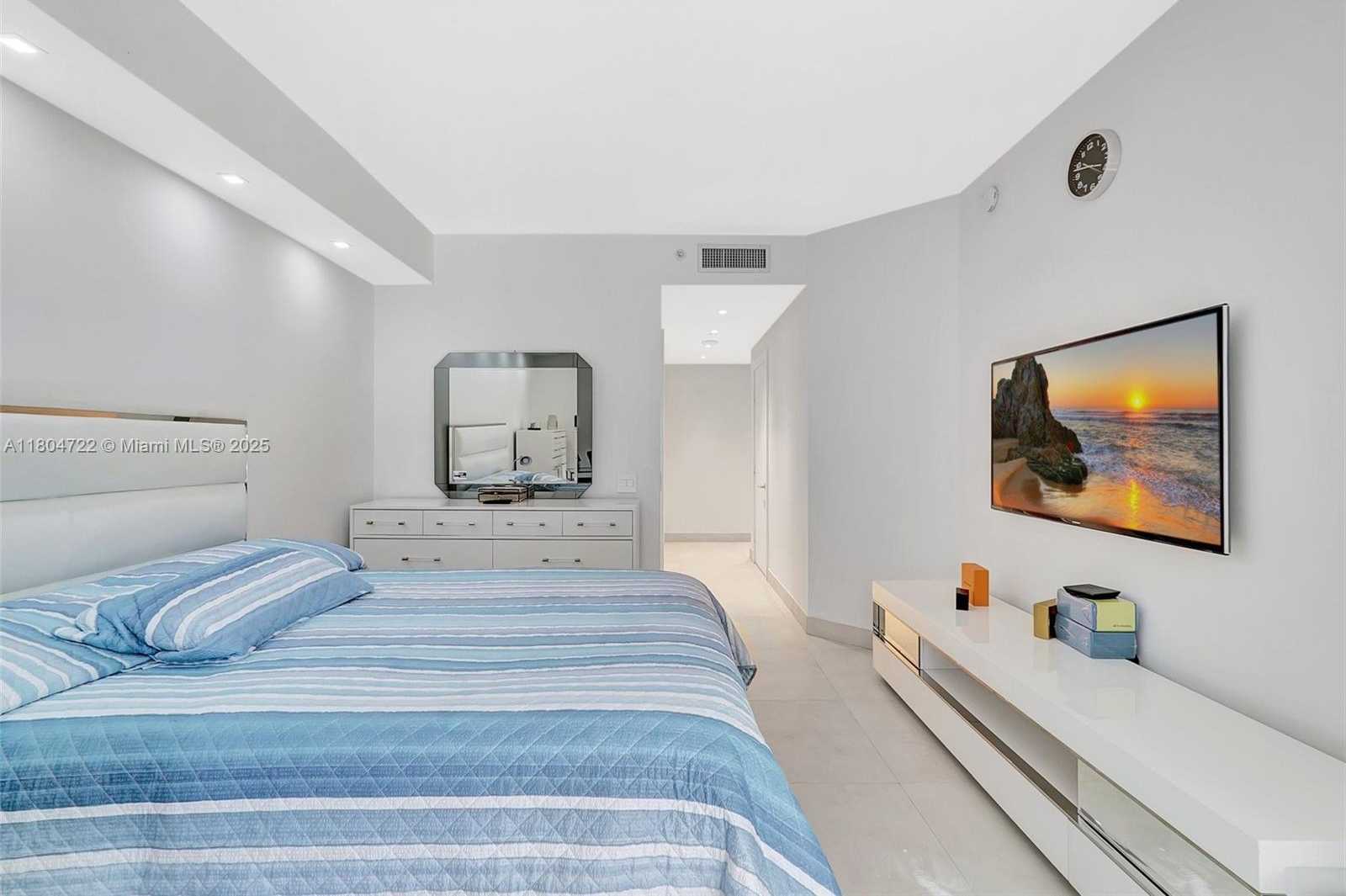 Small Image of 21200 POINT PL #403, Aventura Number 47
