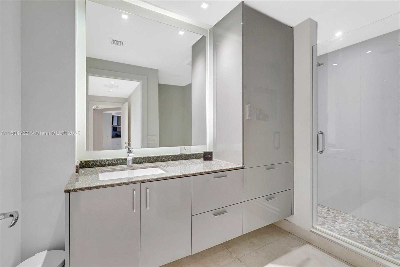 Small Image of 21200 POINT PL #403, Aventura Number 49