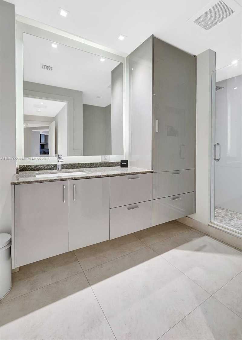 Small Image of 21200 POINT PL #403, Aventura Number 50