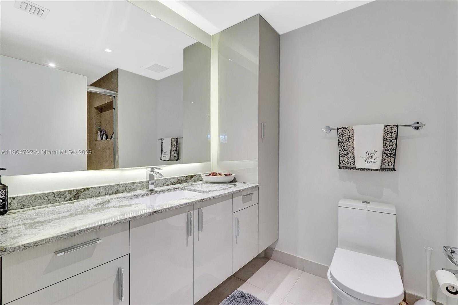 Small Image of 21200 POINT PL #403, Aventura Number 56