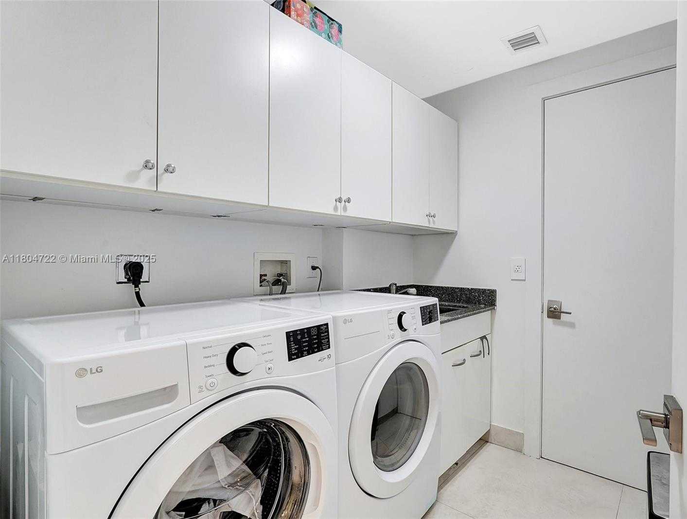 Small Image of 21200 POINT PL #403, Aventura Number 60