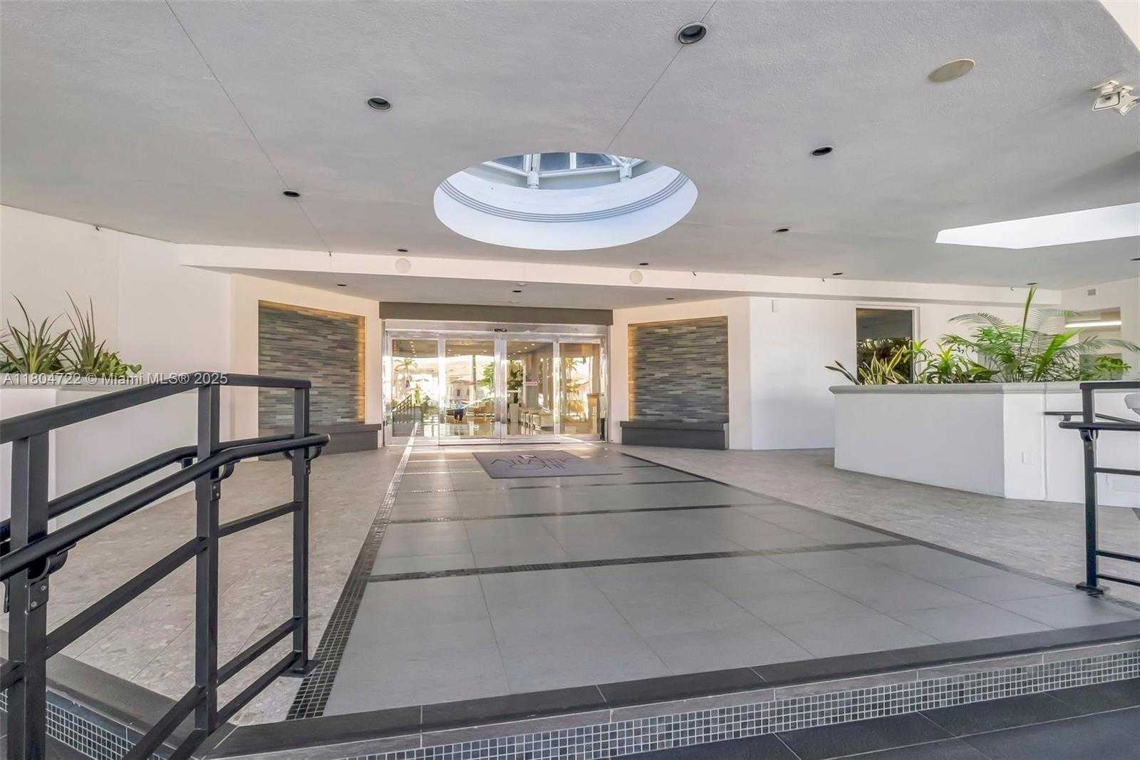 Small Image of 21200 POINT PL #403, Aventura Number 73