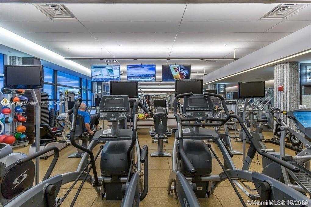 Small Image of 21200 POINT PL #403, Aventura Number 78