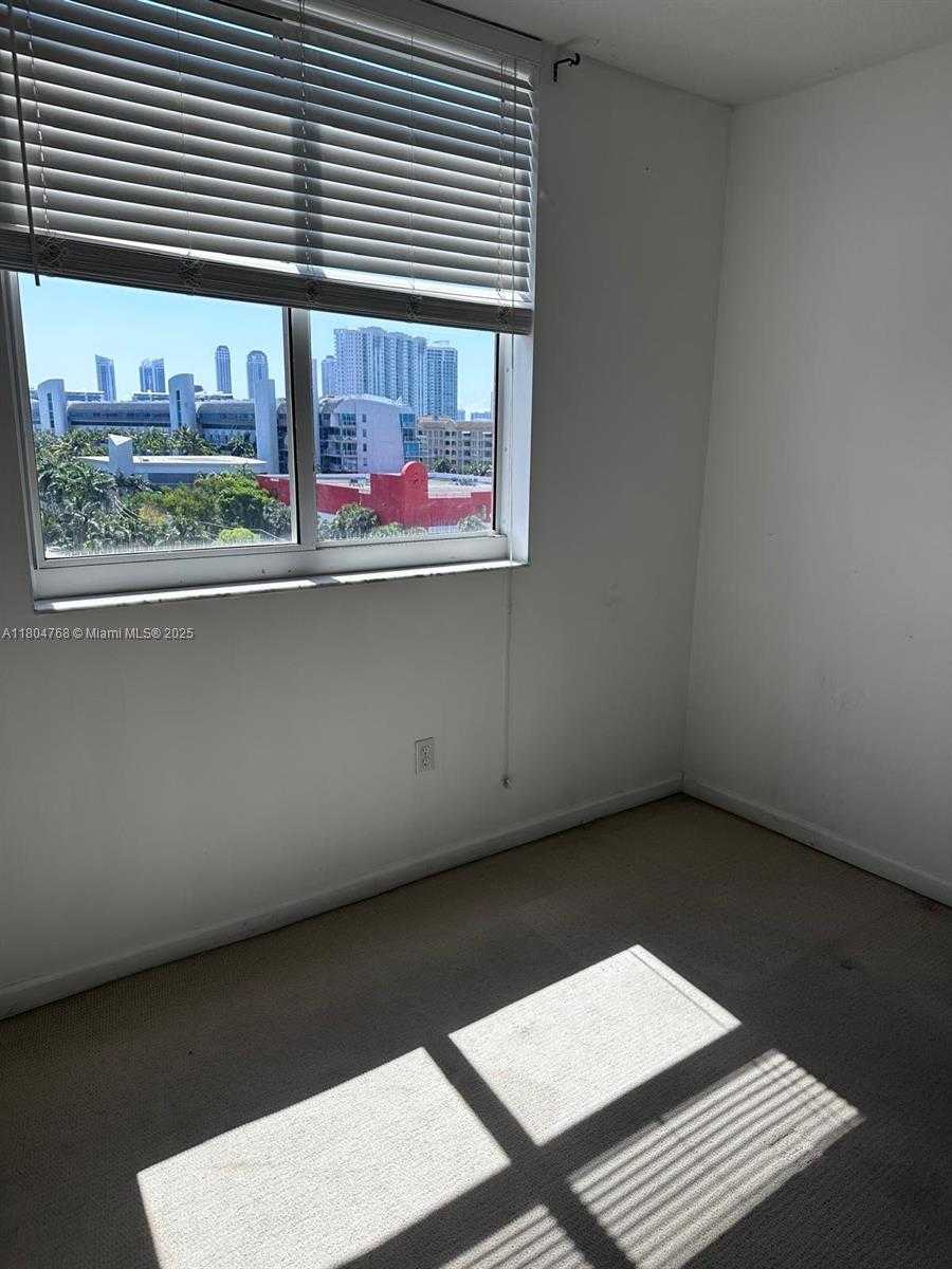 Small Image of 18800 NORTH EAST 29 AVE #808, Aventura Number 3
