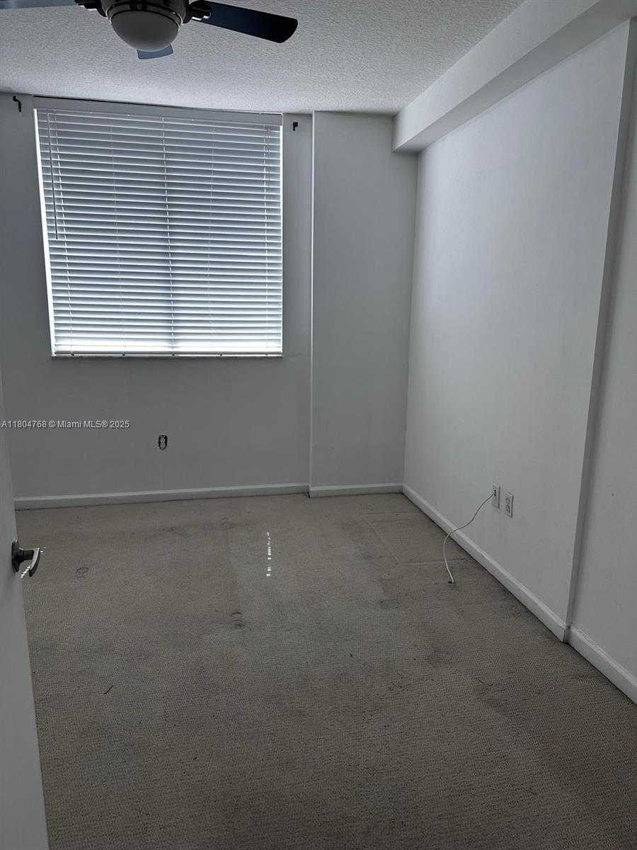 Small Image of 18800 NORTH EAST 29 AVE #808, Aventura Number 4