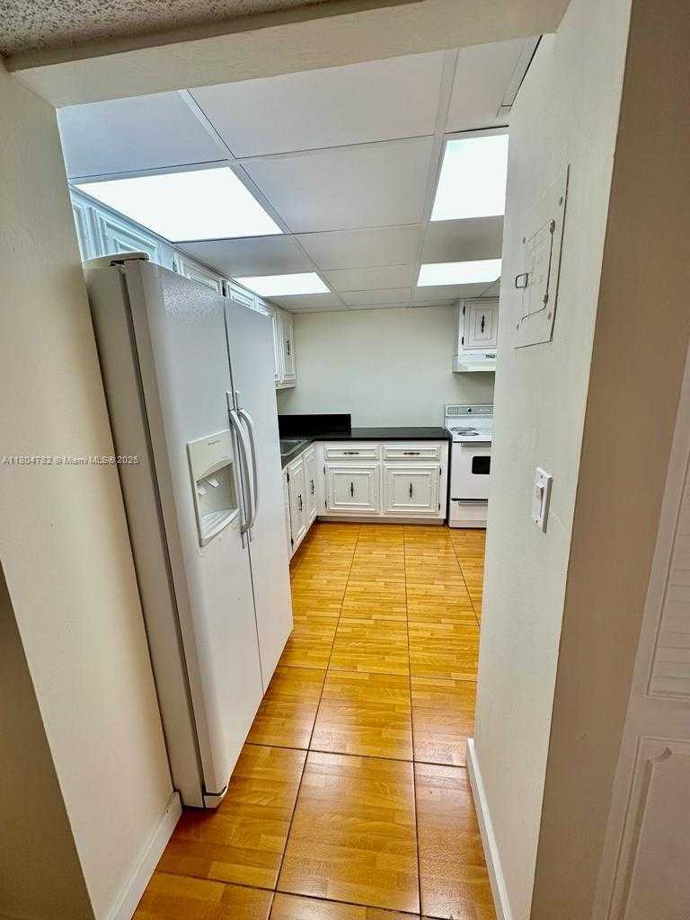 Small Image of 701 THREE ISLANDS BLVD #203, Hallandale Beach Number 5