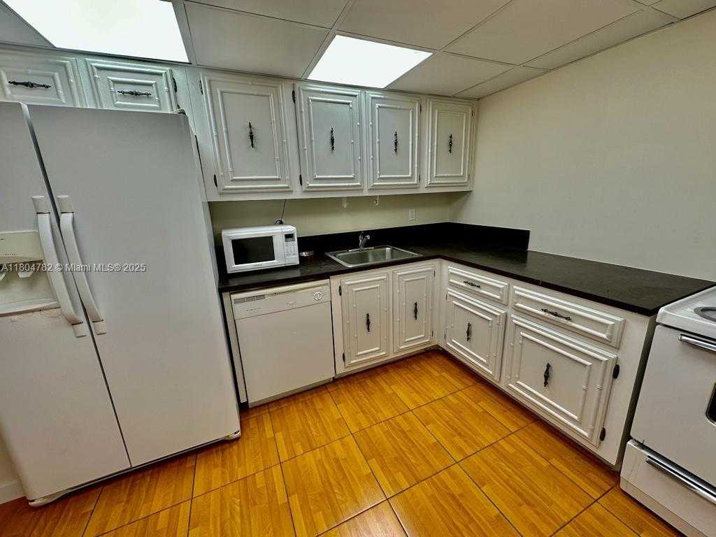Small Image of 701 THREE ISLANDS BLVD #203, Hallandale Beach Number 6