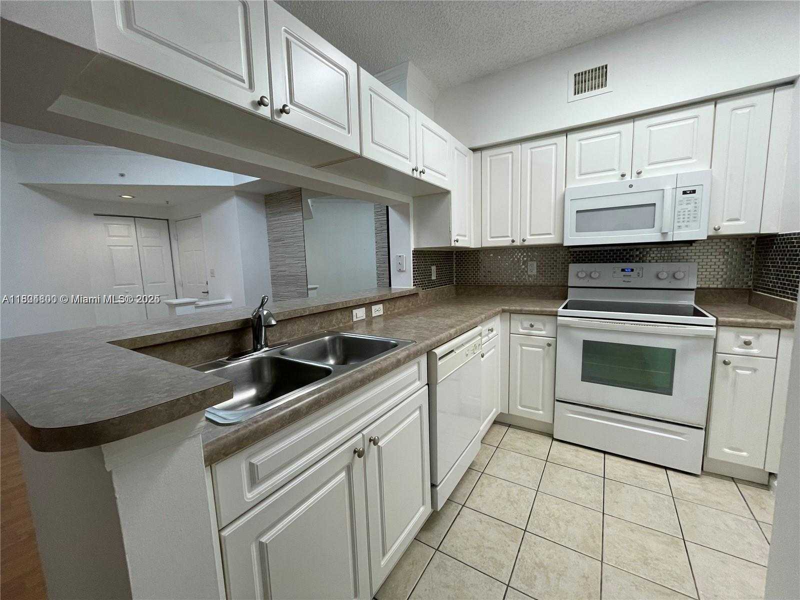 Small Image of 17100 NORTH BAY RD #1310, Sunny Isles Beach Number 5