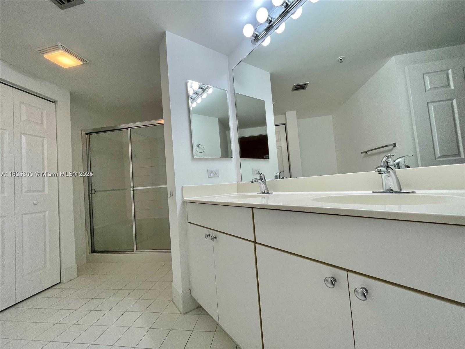 Small Image of 17100 NORTH BAY RD #1310, Sunny Isles Beach Number 9