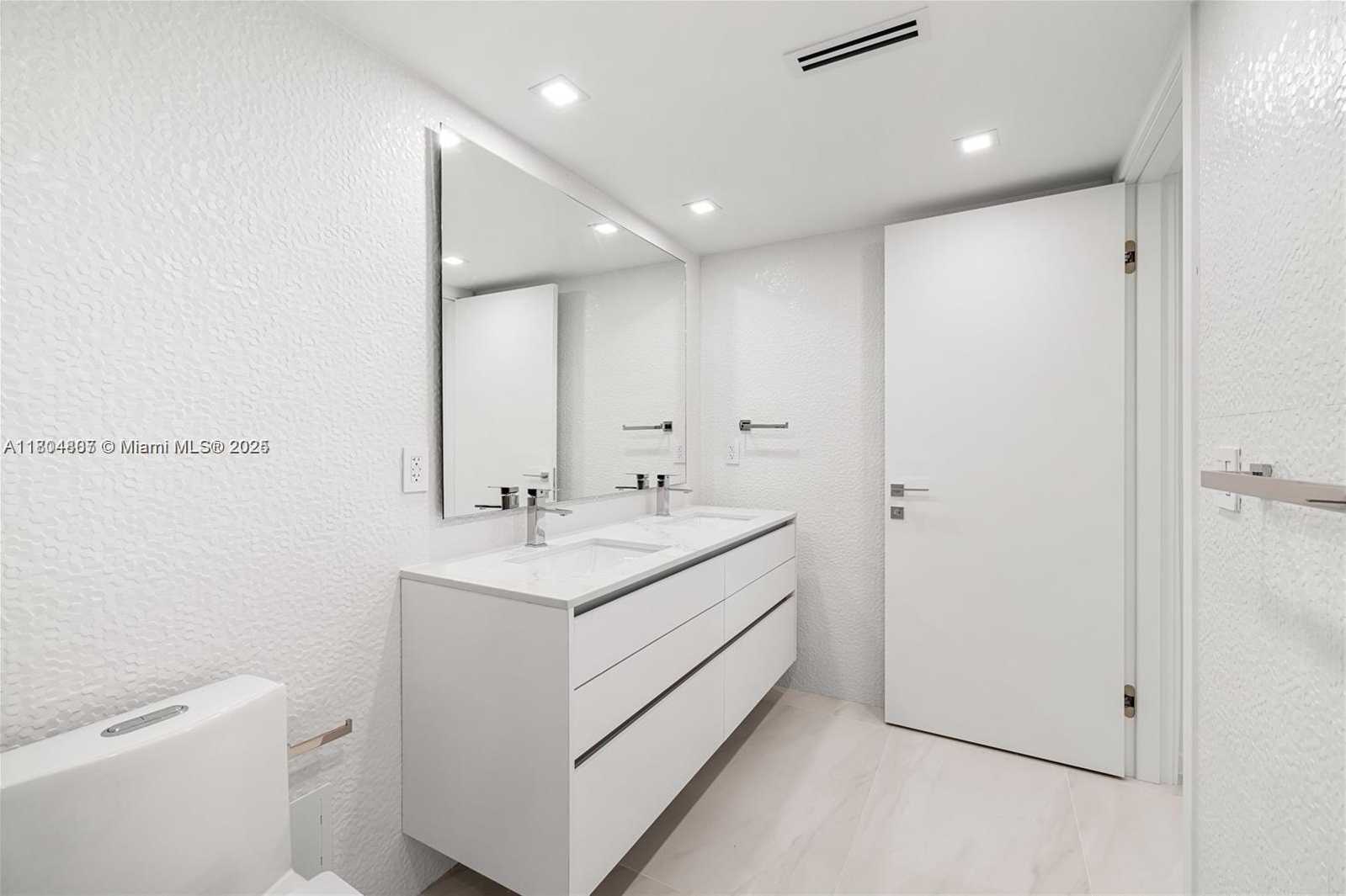 Small Image of 9801 COLLINS AVE #14V, Bal Harbour Number 12