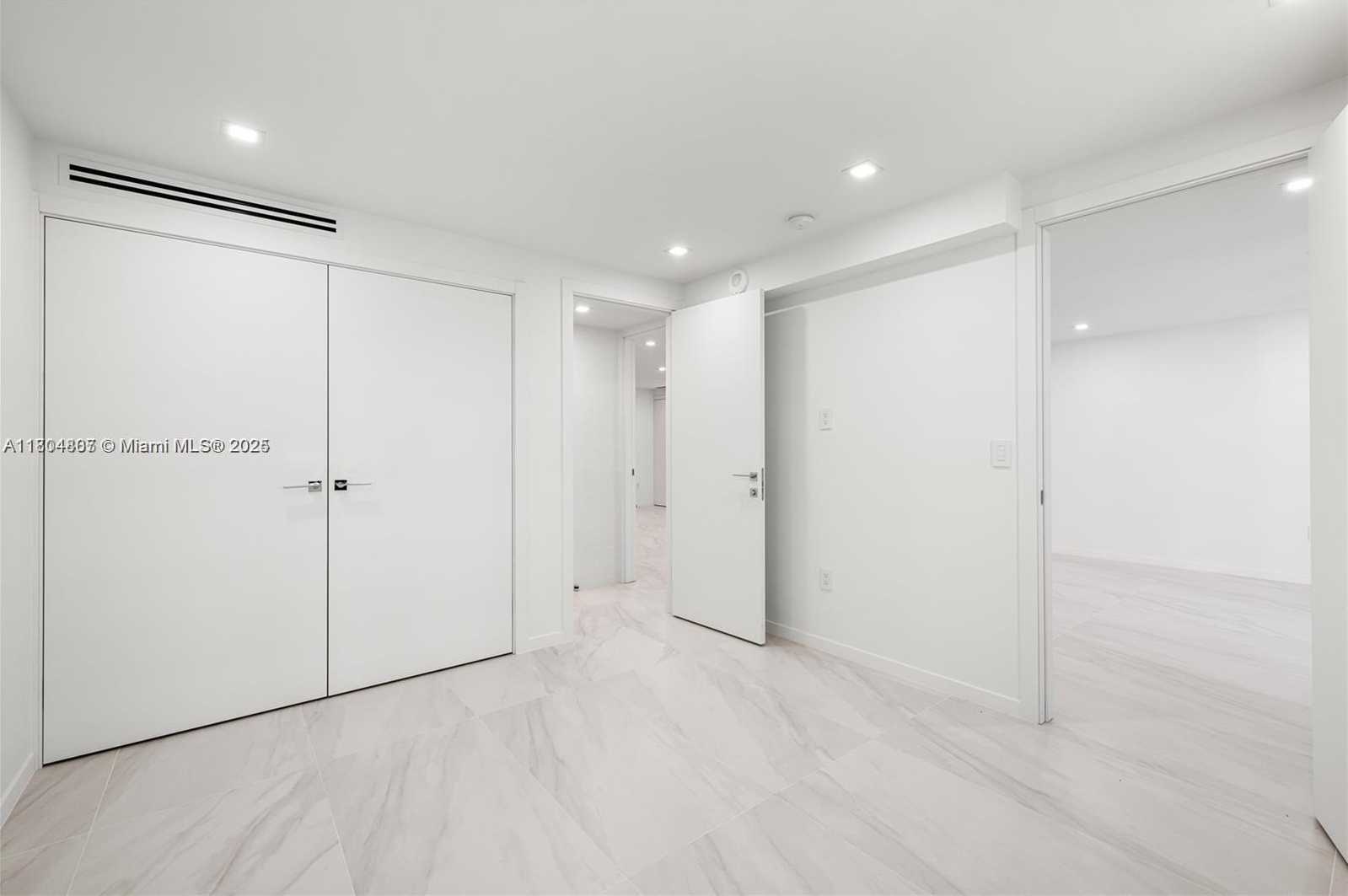 Small Image of 9801 COLLINS AVE #14V, Bal Harbour Number 14