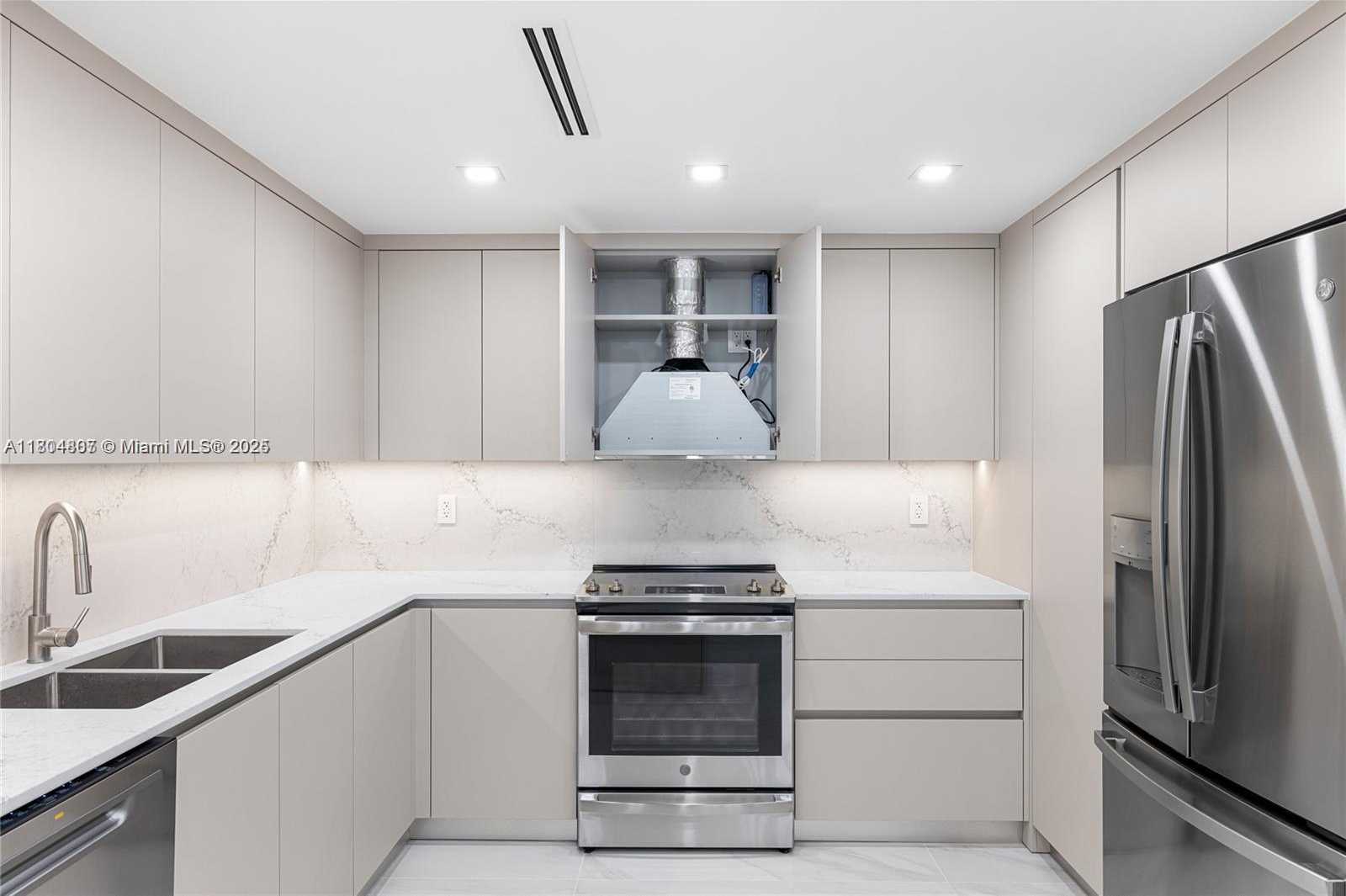 Small Image of 9801 COLLINS AVE #14V, Bal Harbour Number 26