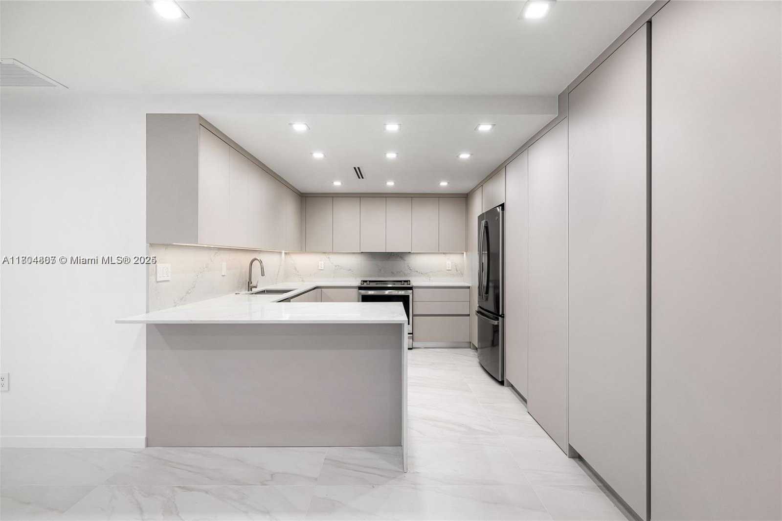 Small Image of 9801 COLLINS AVE #14V, Bal Harbour Number 3