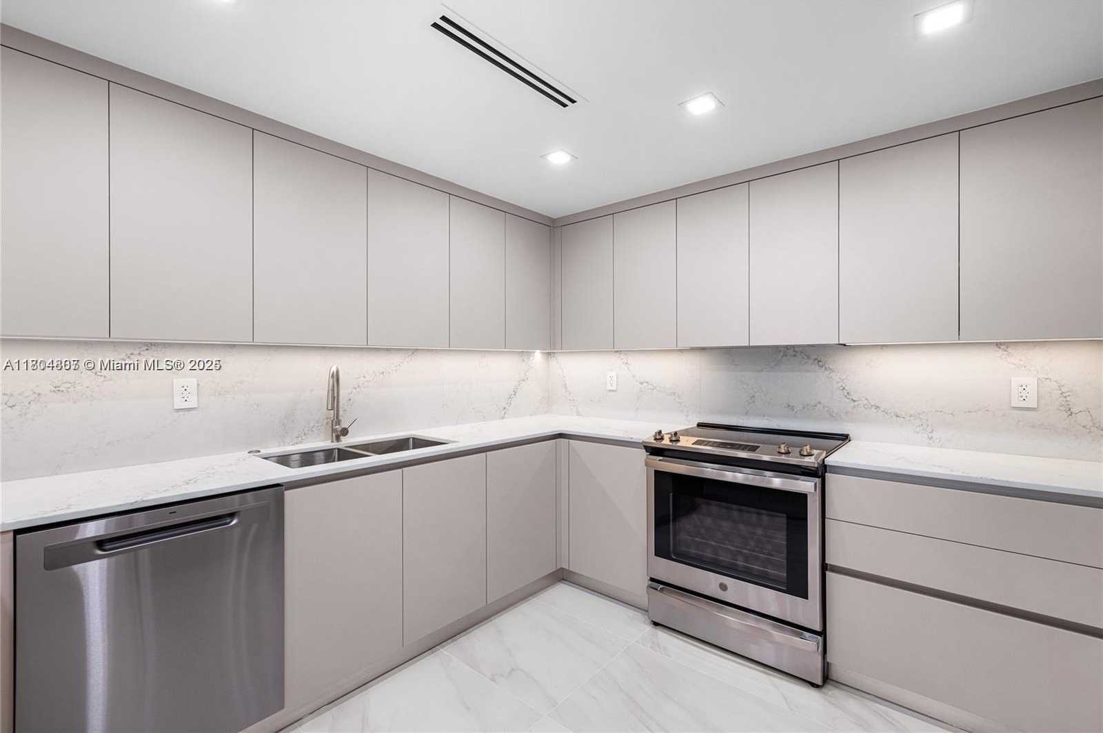 Small Image of 9801 COLLINS AVE #14V, Bal Harbour Number 4