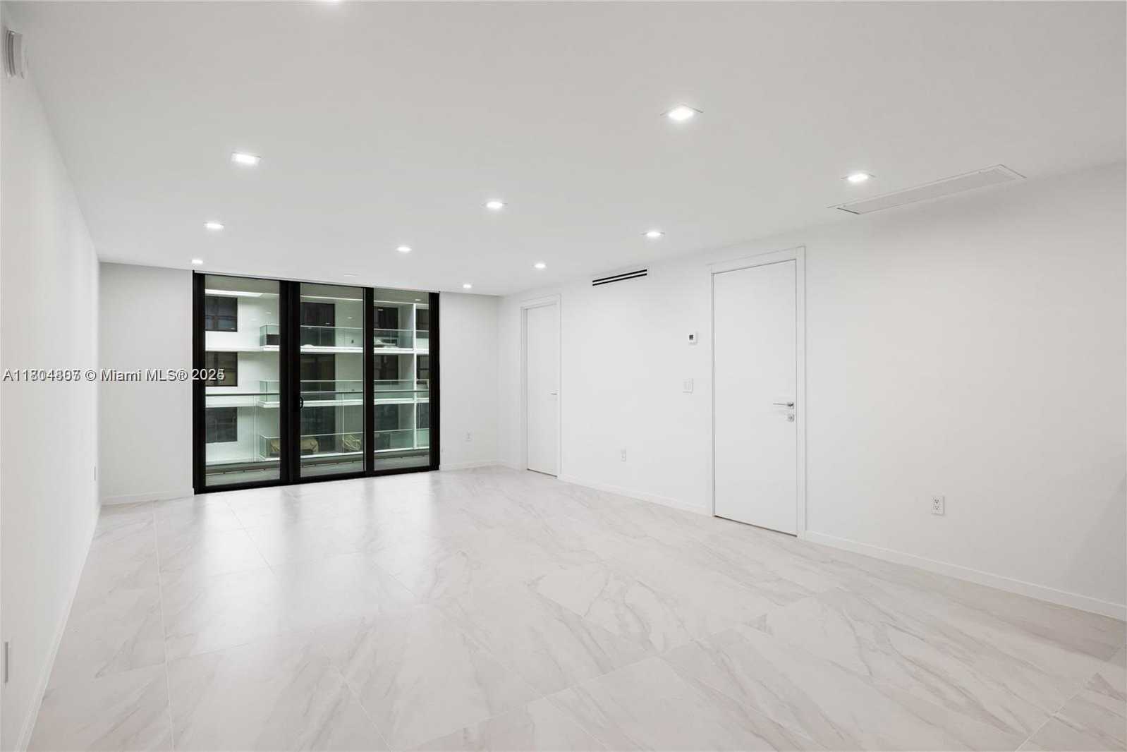 Small Image of 9801 COLLINS AVE #14V, Bal Harbour Number 5