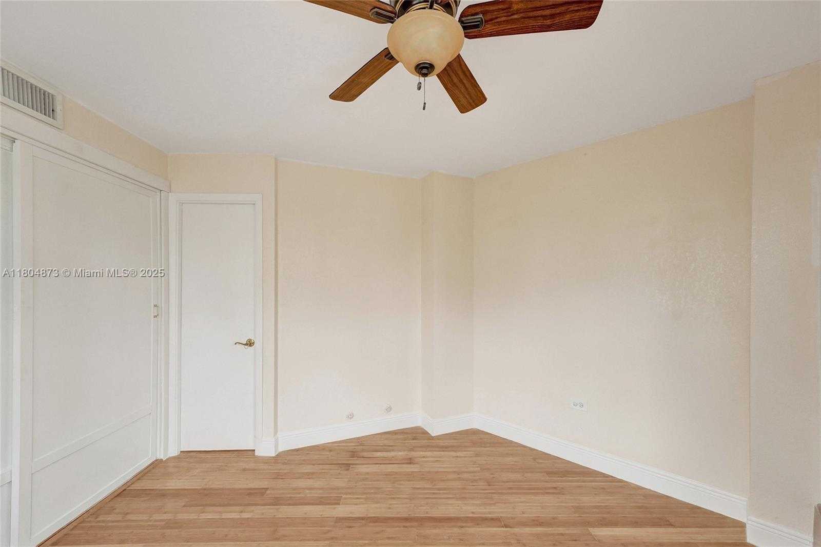 Small Image of 1881 WASHINGTON AVE #4E, Miami Beach Number 11