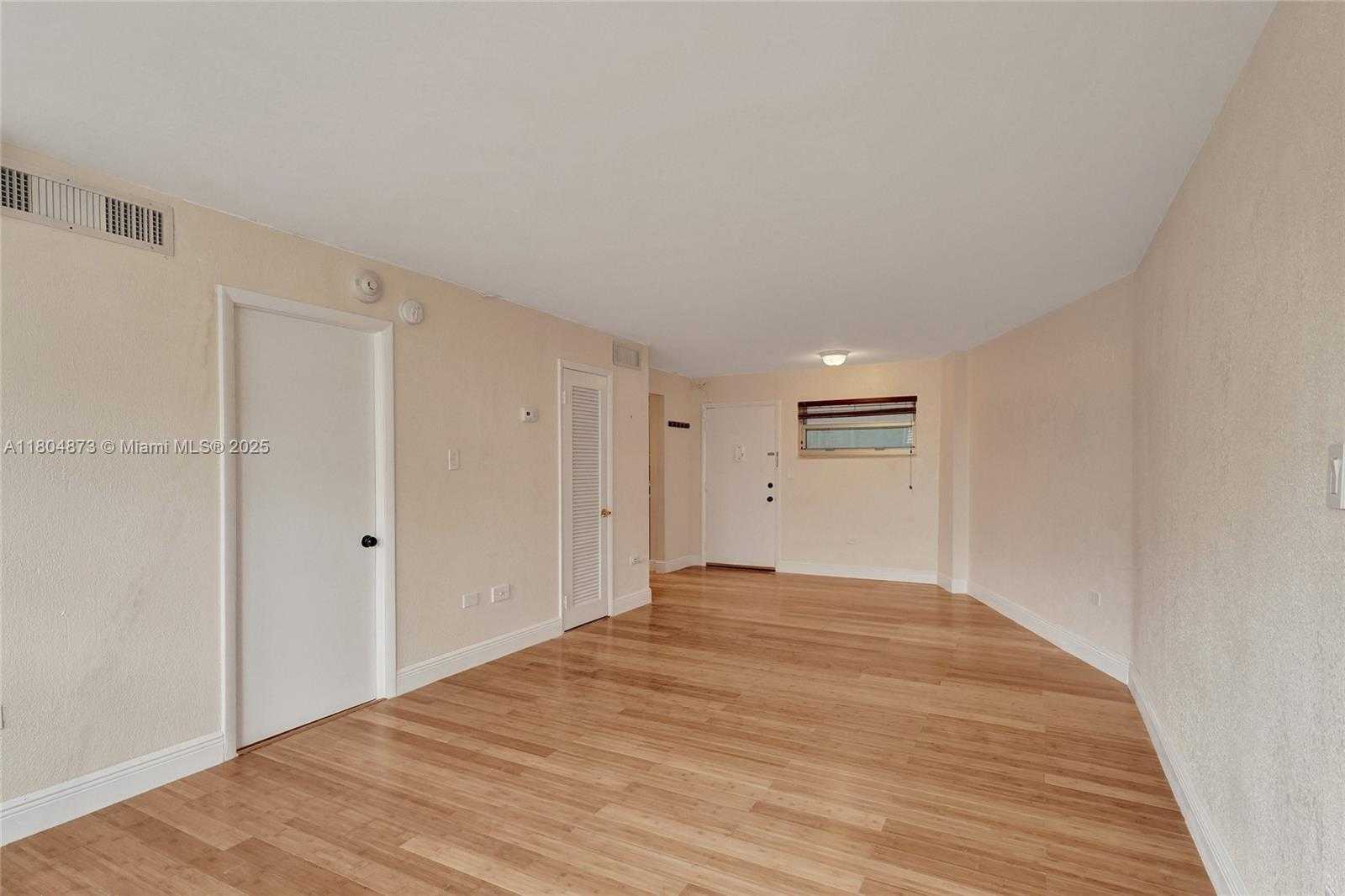Small Image of 1881 WASHINGTON AVE #4E, Miami Beach Number 12