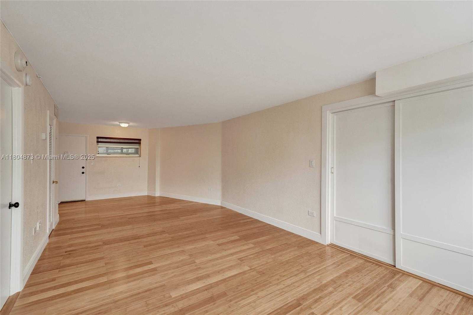 Small Image of 1881 WASHINGTON AVE #4E, Miami Beach Number 13