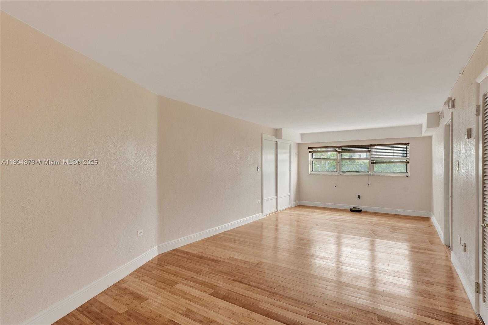 Small Image of 1881 WASHINGTON AVE #4E, Miami Beach Number 15