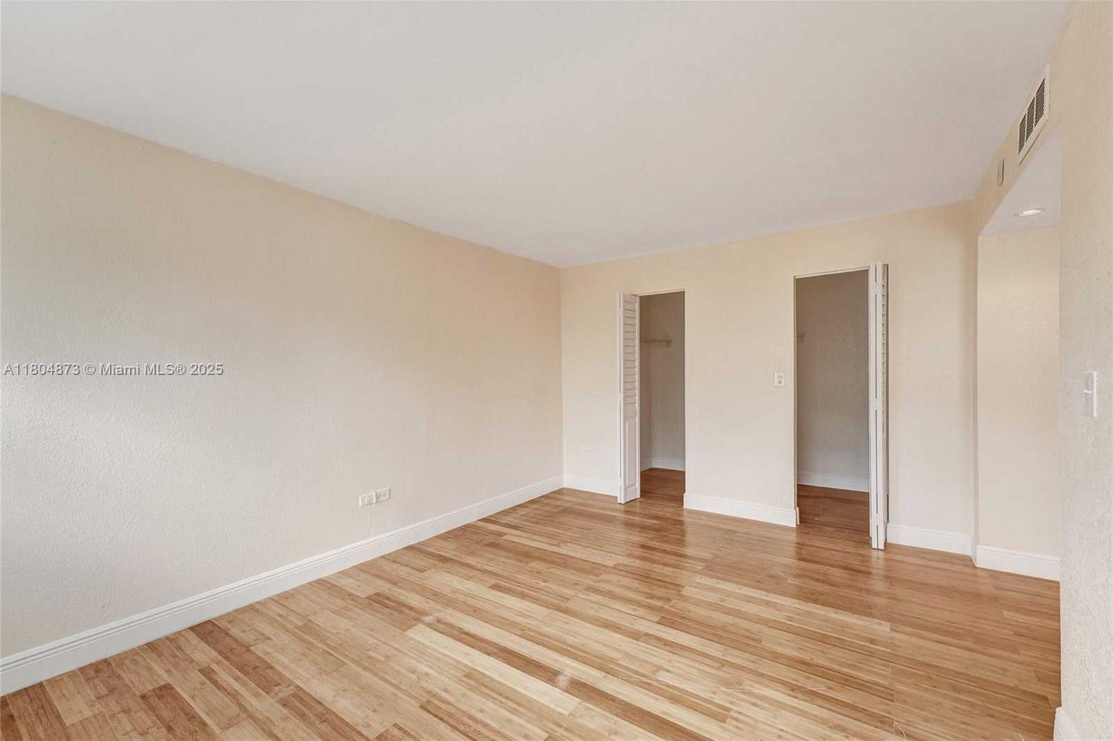 Small Image of 1881 WASHINGTON AVE #4E, Miami Beach Number 3