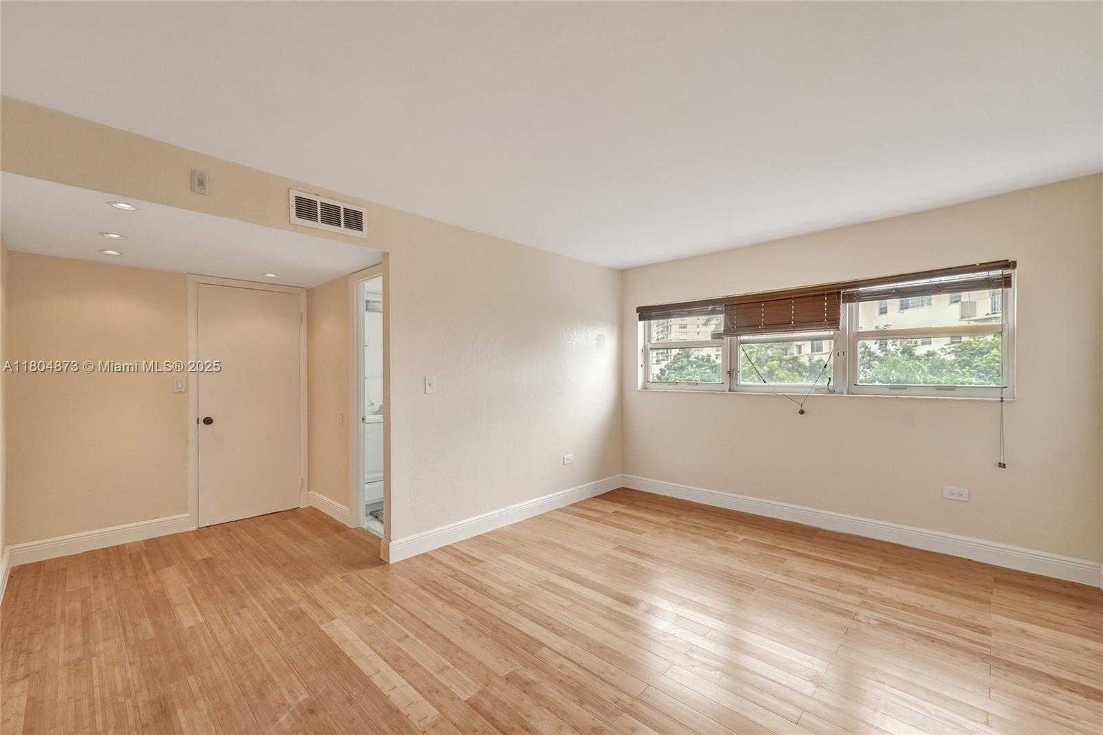 Small Image of 1881 WASHINGTON AVE #4E, Miami Beach Number 4