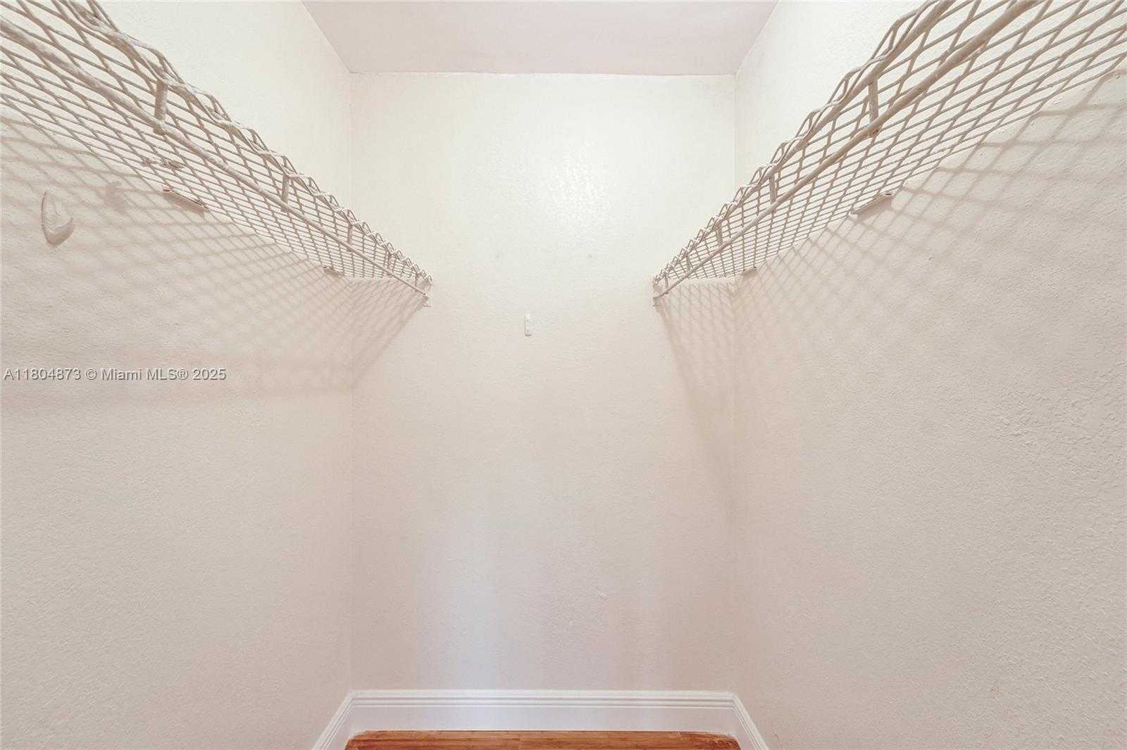 Small Image of 1881 WASHINGTON AVE #4E, Miami Beach Number 5
