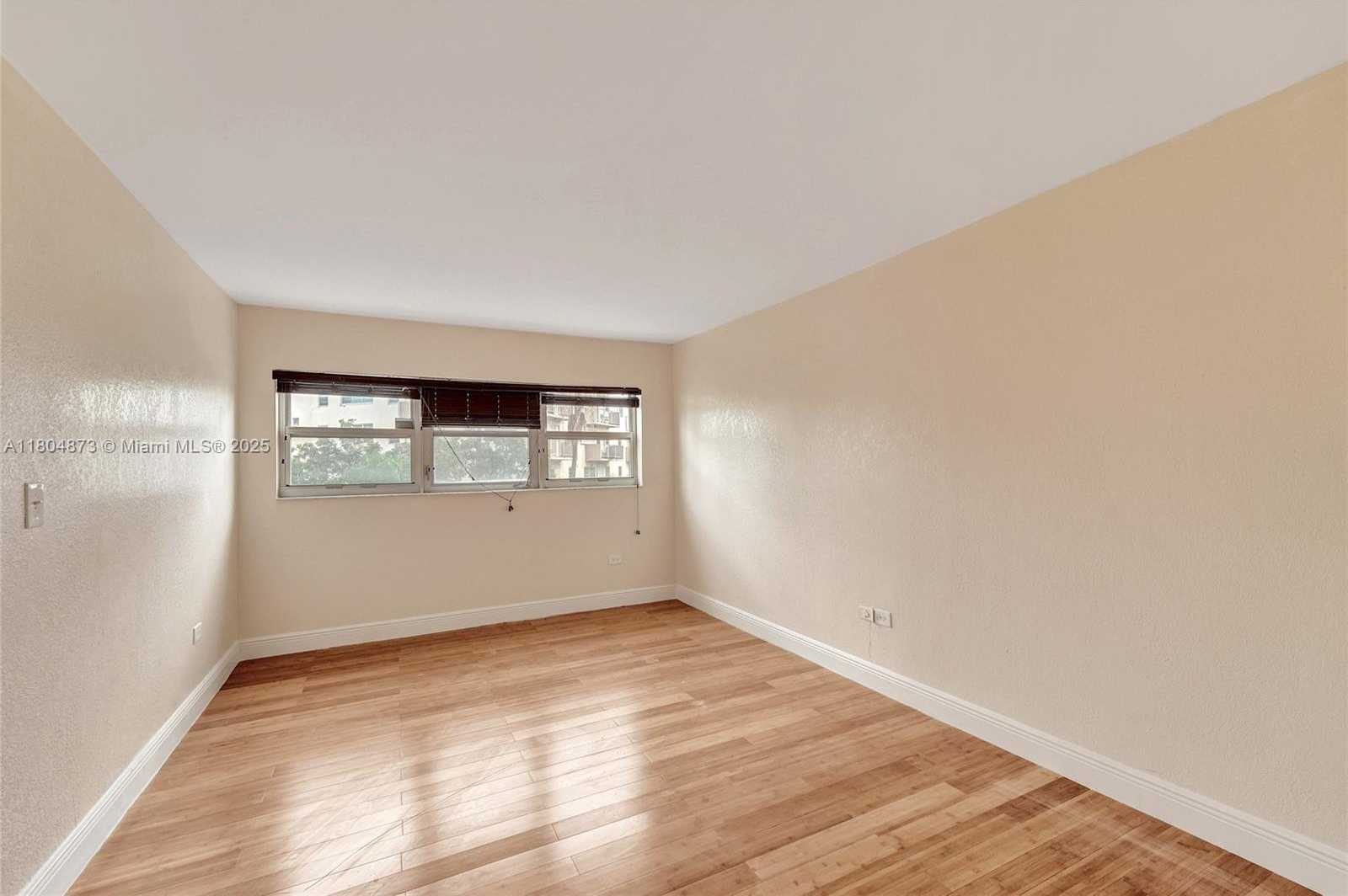 Small Image of 1881 WASHINGTON AVE #4E, Miami Beach Number 7