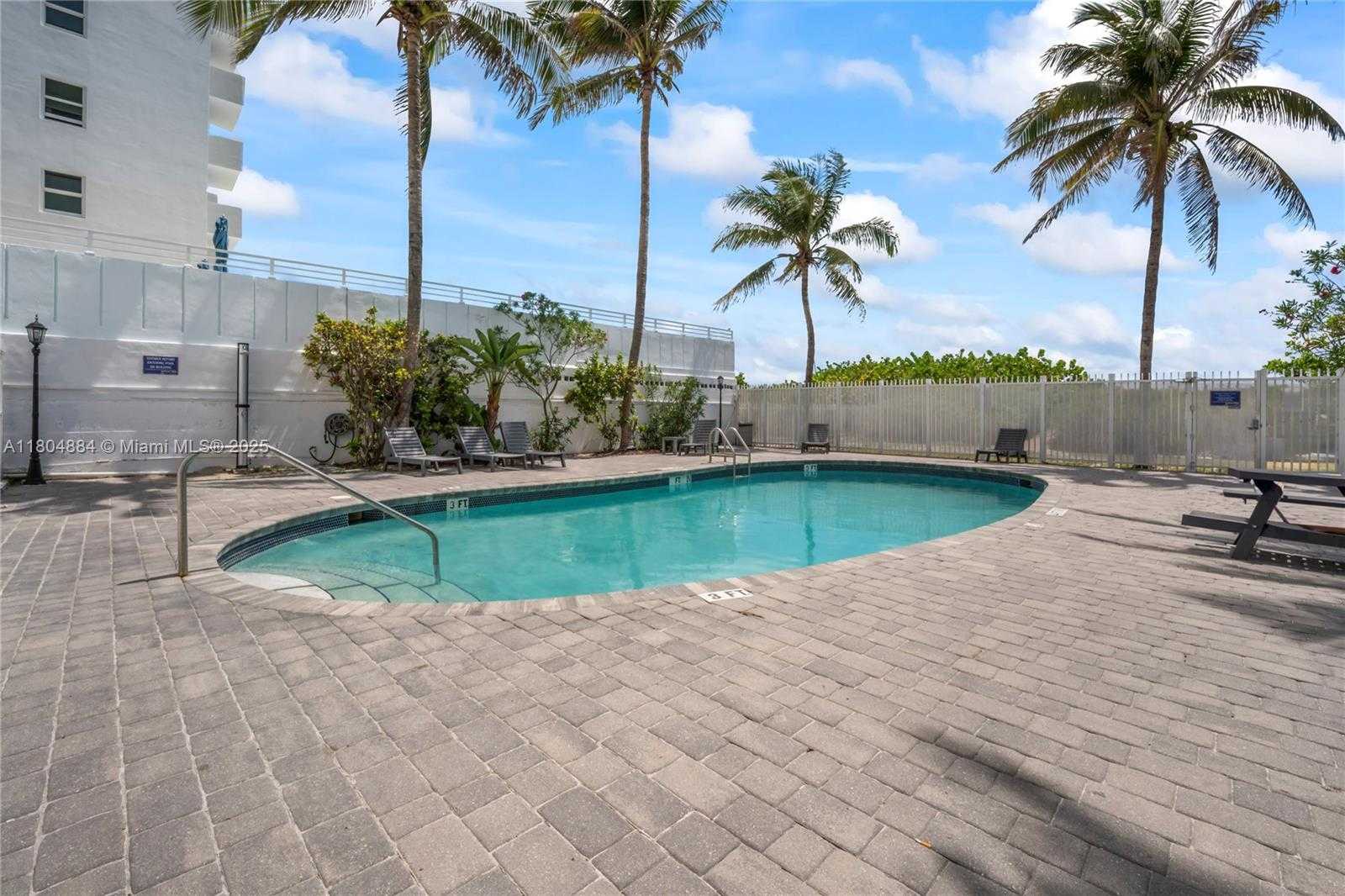Small Image of 335 OCEAN DR #306, Miami Beach Number 12