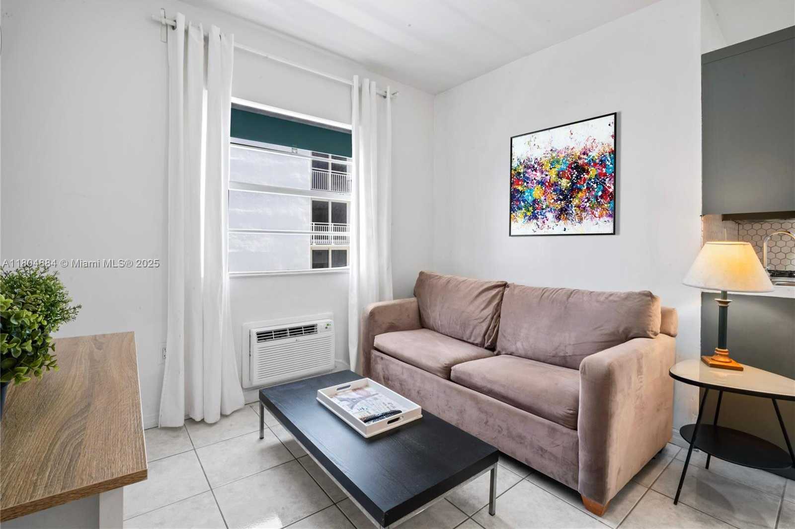 Small Image of 335 OCEAN DR #306, Miami Beach Number 3