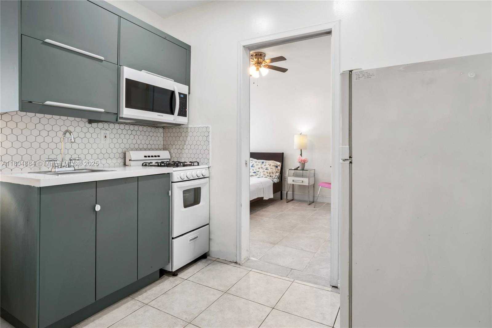 Small Image of 335 OCEAN DR #306, Miami Beach Number 7
