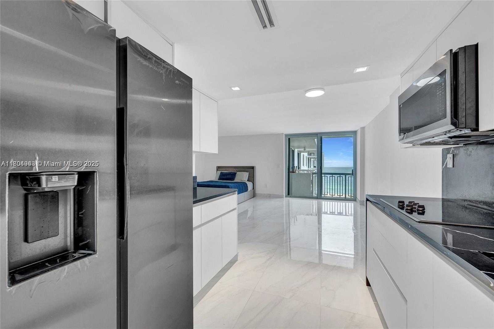 Small Image of 401 OCEAN DR #1007, Miami Beach Number 4