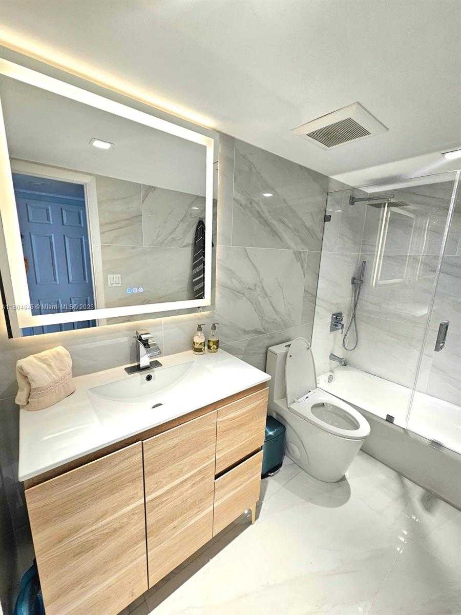 Small Image of 401 OCEAN DR #1007, Miami Beach Number 5
