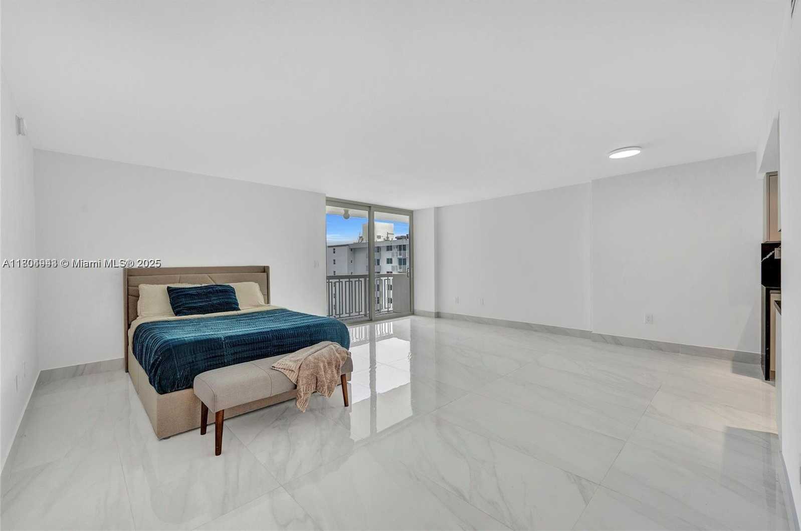Small Image of 401 OCEAN DR #1007, Miami Beach Number 7