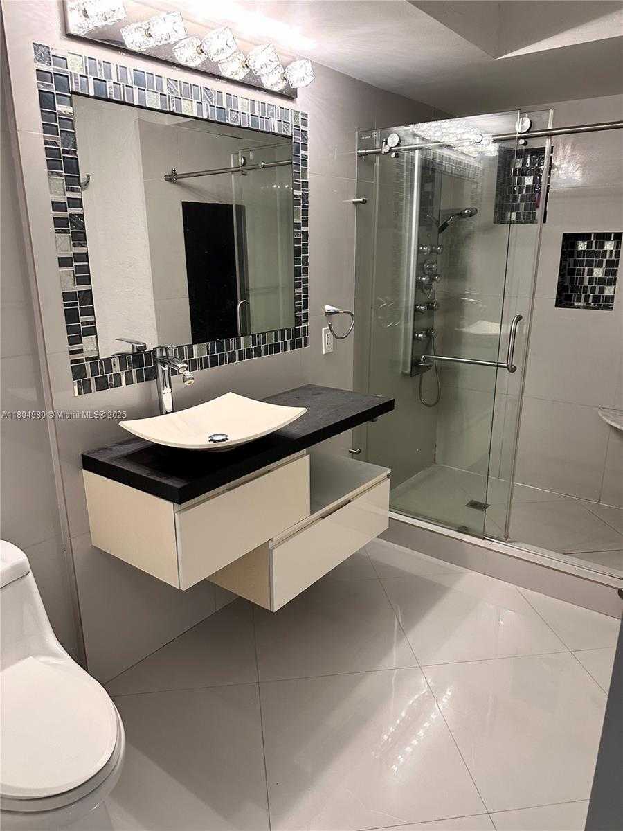 Small Image of 17100 NORTH BAY RD #1404, Sunny Isles Beach Number 11