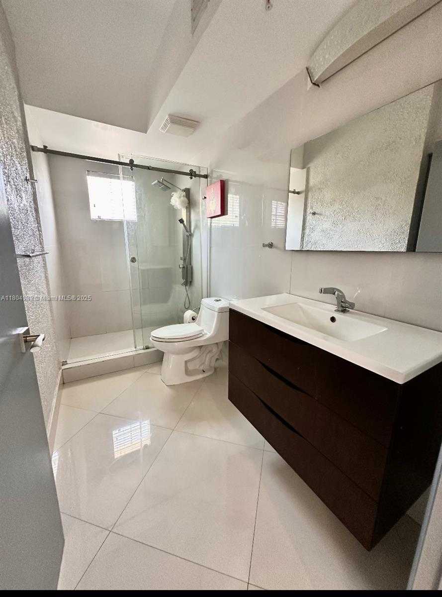 Small Image of 17100 NORTH BAY RD #1404, Sunny Isles Beach Number 12