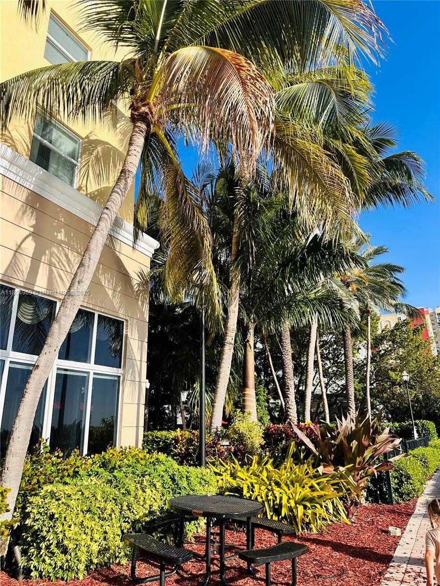 Small Image of 17100 NORTH BAY RD #1404, Sunny Isles Beach Number 19