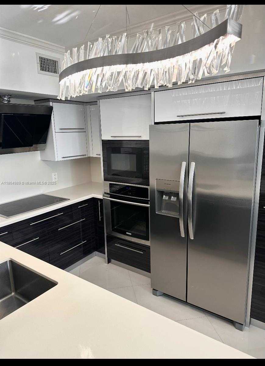 Small Image of 17100 NORTH BAY RD #1404, Sunny Isles Beach Number 7