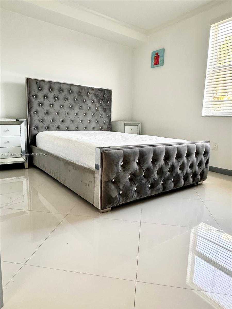 Small Image of 17100 NORTH BAY RD #1404, Sunny Isles Beach Number 8