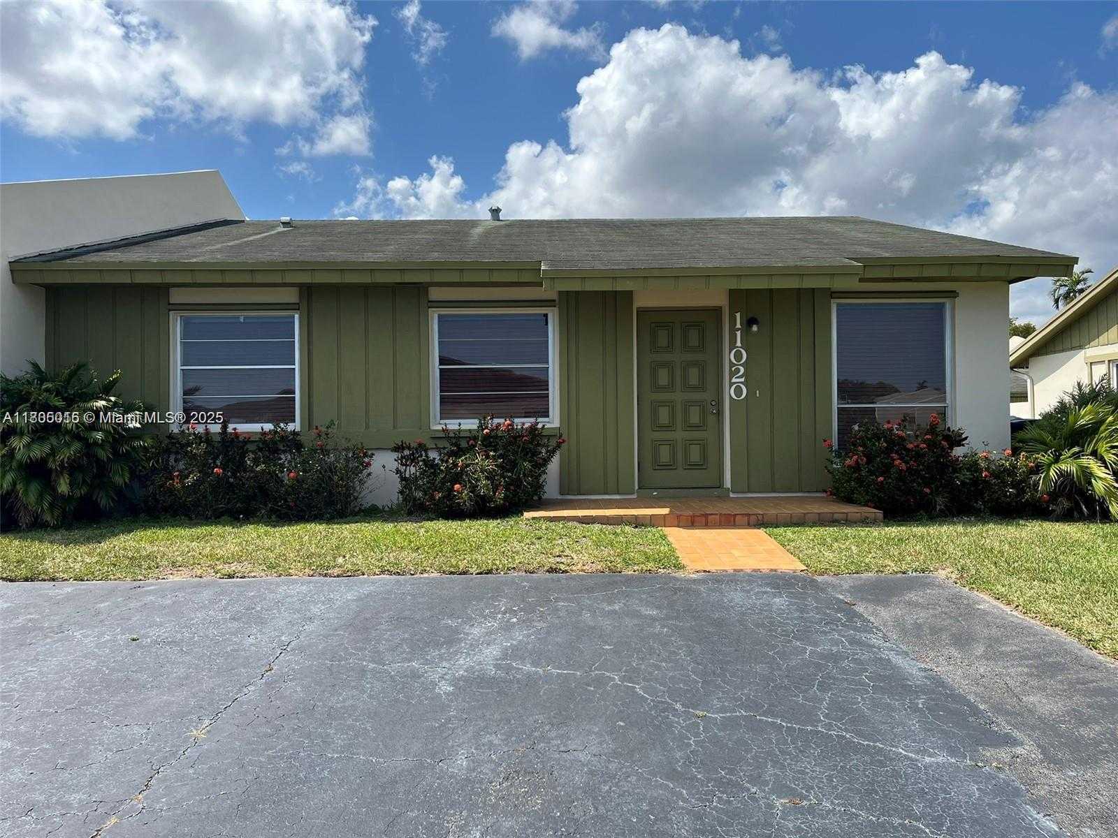 Small Image of 11020 SOUTH WEST 124TH CT, Miami Number 2