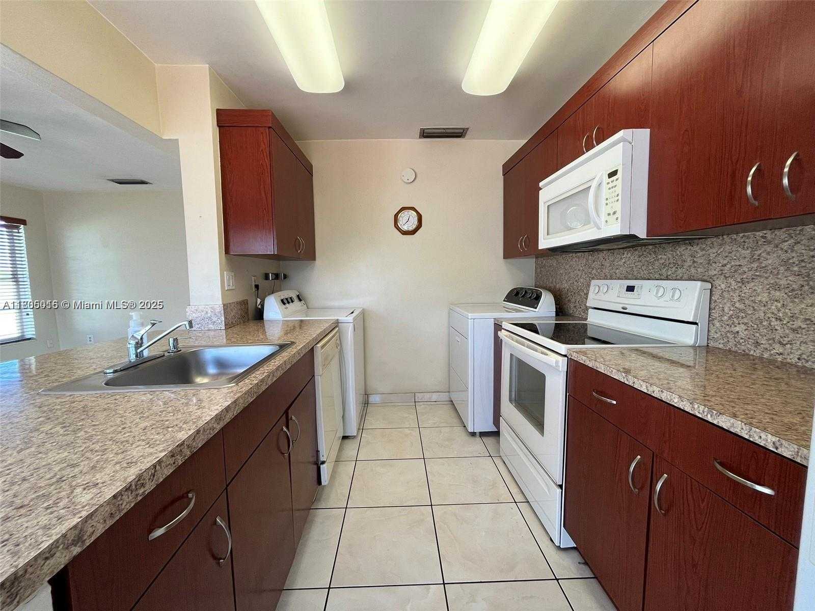 Small Image of 11020 SOUTH WEST 124TH CT, Miami Number 8